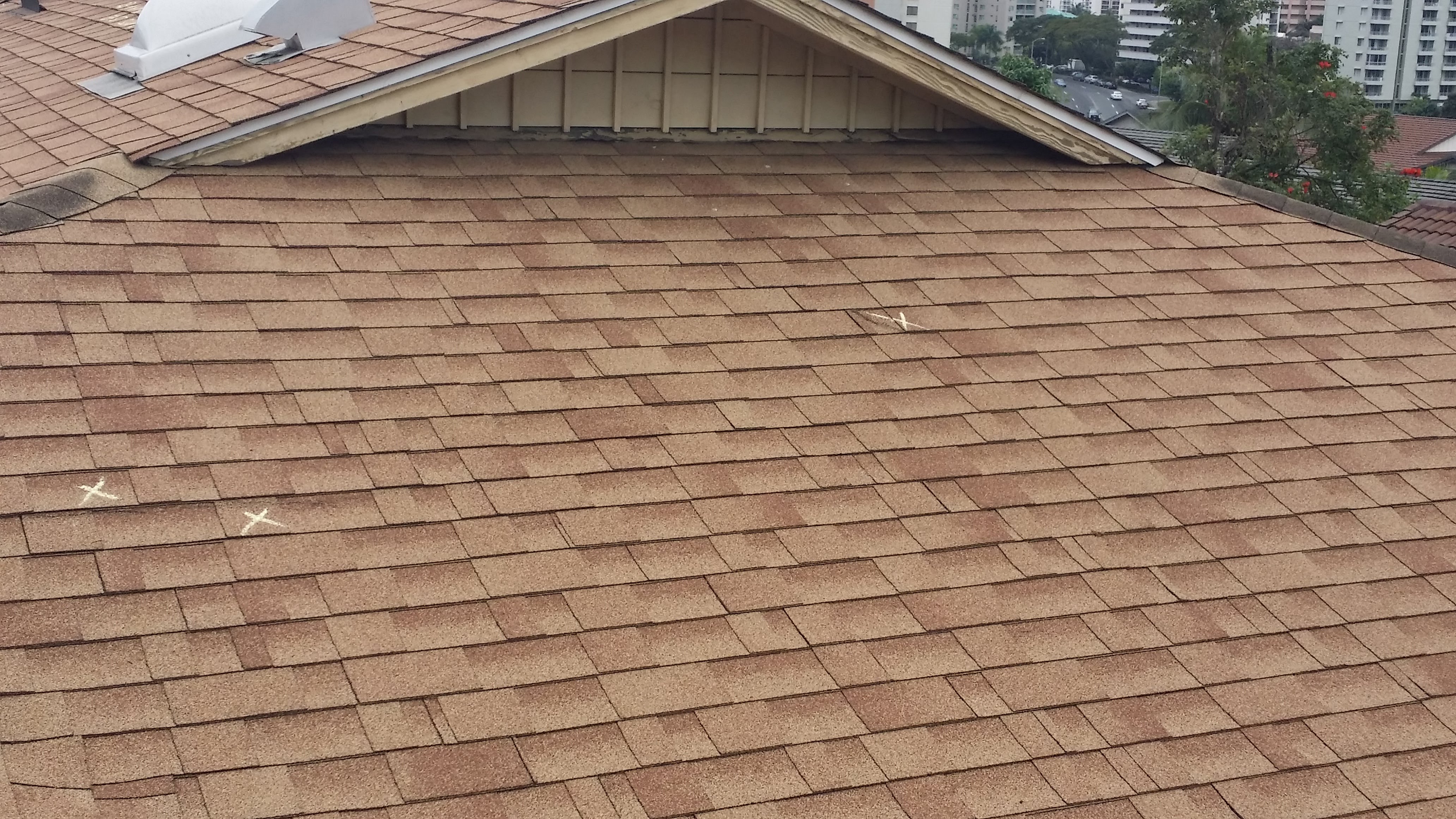 Asphalt shingles roofing